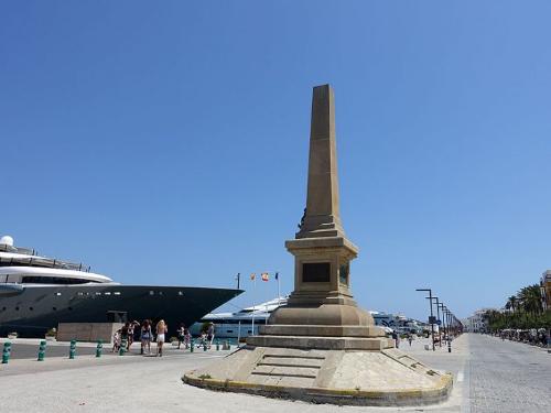 monumentocorsarios3-733x550